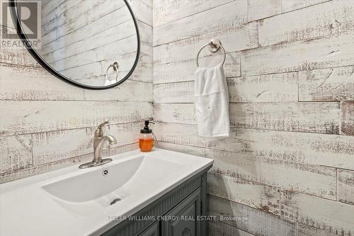 2 Resnik Drive, Clarington (Newcastle), ON - Indoor Photo Showing Bathroom