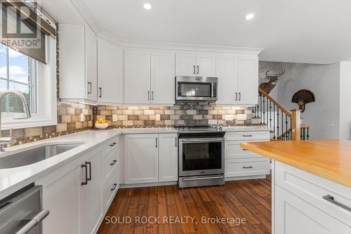 86 Township Park Road, North Algona Wilberforce, ON - Indoor Photo Showing Kitchen With Upgraded Kitchen