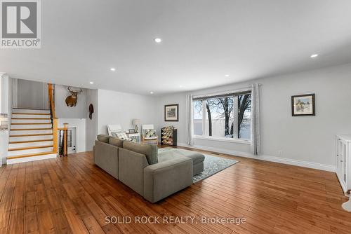 86 Township Park Road, North Algona Wilberforce, ON - Indoor Photo Showing Living Room