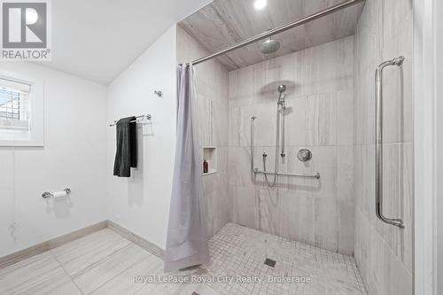 138 Arthur Street N, Guelph (St. George'S), ON - Indoor Photo Showing Bathroom