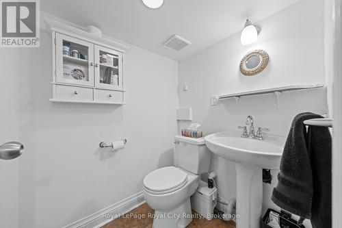 138 Arthur Street N, Guelph (St. George'S), ON - Indoor Photo Showing Bathroom