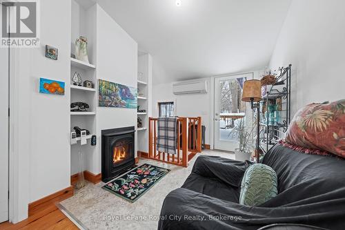 138 Arthur Street N, Guelph (St. George'S), ON - Indoor With Fireplace