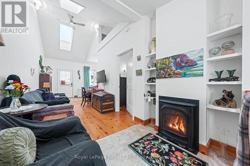 138 Arthur Street N, Guelph (St. George'S), ON - Indoor Photo Showing Living Room With Fireplace