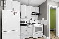 Plenty of cabinet space - 