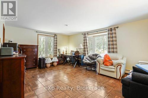 557409 4Th Concession S, Meaford, ON - Indoor Photo Showing Living Room