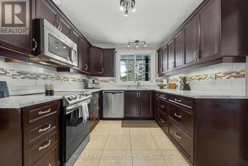 131 Burns Drive, Mcnab/Braeside, ON - Indoor Photo Showing Kitchen With Upgraded Kitchen