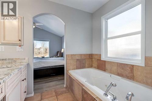 79 Discovery Ridge Park Sw, Calgary, AB - Indoor Photo Showing Bathroom
