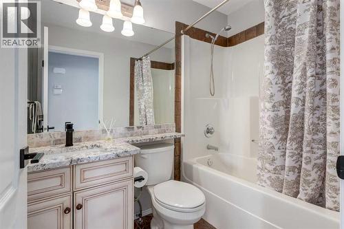 79 Discovery Ridge Park Sw, Calgary, AB - Indoor Photo Showing Bathroom