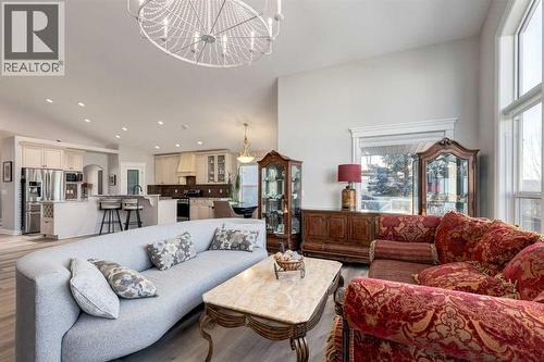 79 Discovery Ridge Park Sw, Calgary, AB - Indoor Photo Showing Living Room