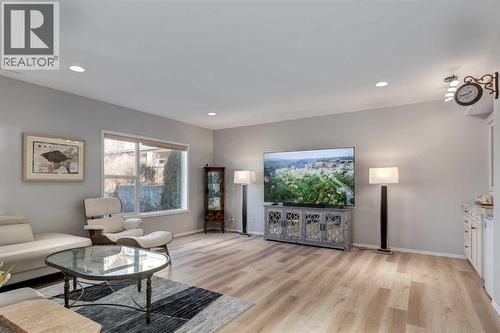 79 Discovery Ridge Park Sw, Calgary, AB - Indoor Photo Showing Living Room