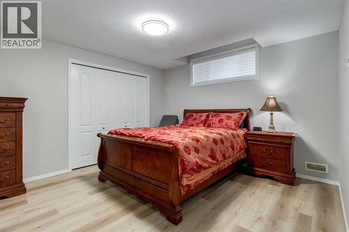 79 Discovery Ridge Park Sw, Calgary, AB - Indoor Photo Showing Bedroom