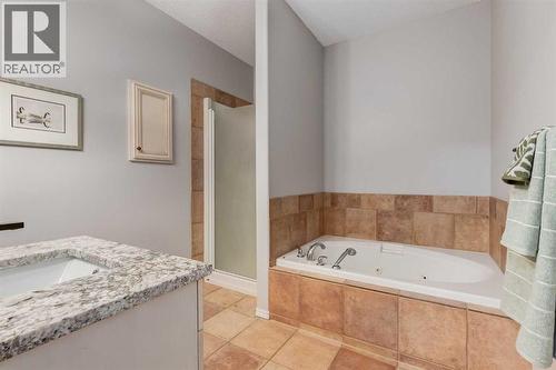 79 Discovery Ridge Park Sw, Calgary, AB - Indoor Photo Showing Bathroom