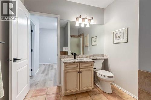 79 Discovery Ridge Park Sw, Calgary, AB - Indoor Photo Showing Bathroom