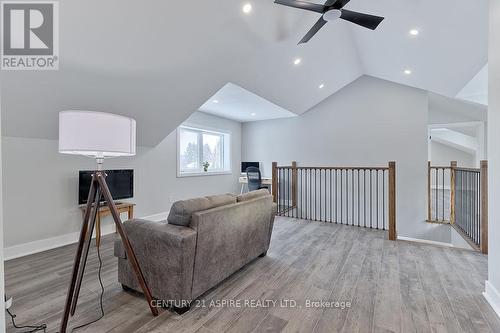 32 Wilson Street, Laurentian Hills, ON - Indoor Photo Showing Other Room