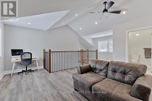 32 Wilson Street, Laurentian Hills, ON - Indoor Photo Showing Living Room