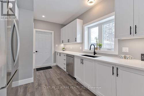 32 Wilson Street, Laurentian Hills, ON - Indoor Photo Showing Kitchen