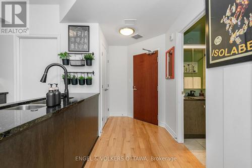 312 - 575 Byron Avenue, Ottawa, ON - Indoor Photo Showing Kitchen With Double Sink