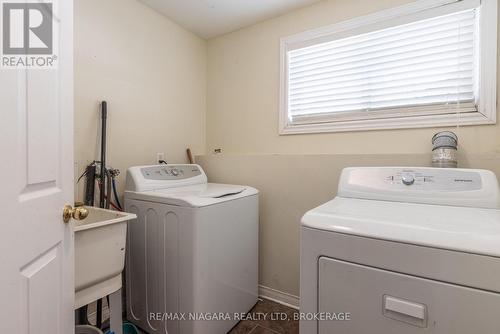 138 Carlton Street, St. Catharines (Downtown), ON - Indoor Photo Showing Laundry Room