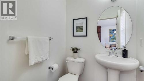 389 Cranberry Circle Se, Calgary, AB - Indoor Photo Showing Bathroom
