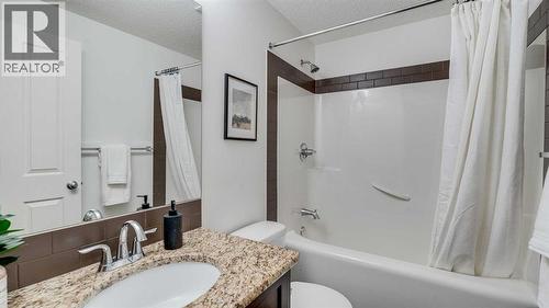 389 Cranberry Circle Se, Calgary, AB - Indoor Photo Showing Bathroom