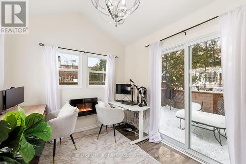 325 Elgin Street W, Oshawa, ON - Indoor Photo Showing Office