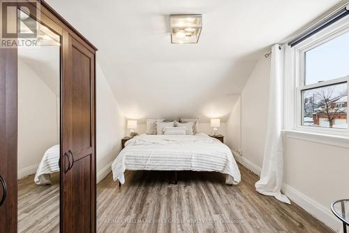 325 Elgin Street W, Oshawa, ON - Indoor Photo Showing Bedroom