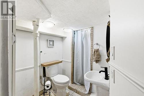 325 Elgin Street W, Oshawa, ON - Indoor Photo Showing Bathroom