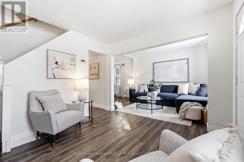 325 Elgin Street W, Oshawa, ON - Indoor Photo Showing Living Room