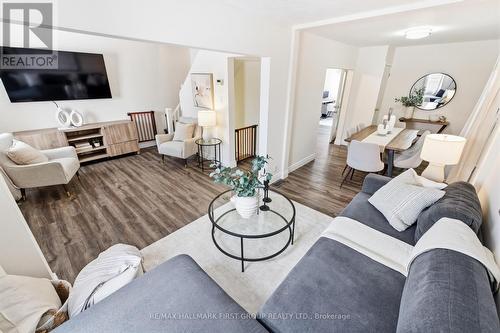 325 Elgin Street W, Oshawa, ON - Indoor Photo Showing Living Room