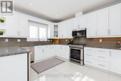 66 Stonesthrow Crescent, Uxbridge, ON - Indoor Photo Showing Kitchen With Upgraded Kitchen