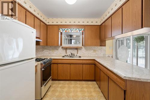 9520 Malden Road, Lasalle, ON - Indoor Photo Showing Kitchen With Double Sink