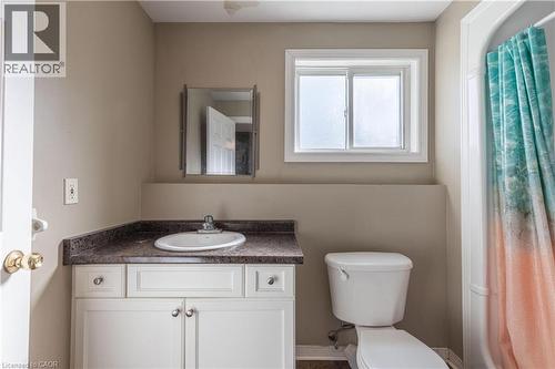 138 Carlton Street, St. Catharines, ON - Indoor Photo Showing Bathroom