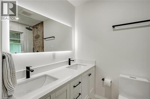 564 Maplehill Drive, Burlington, ON - Indoor Photo Showing Bathroom