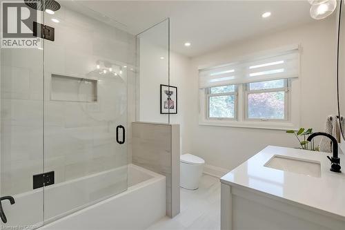 564 Maplehill Drive, Burlington, ON - Indoor Photo Showing Bathroom