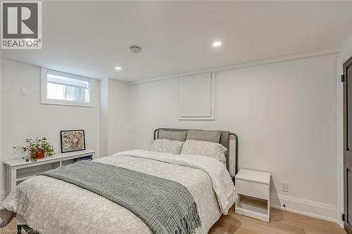 564 Maplehill Drive, Burlington, ON - Indoor Photo Showing Bedroom