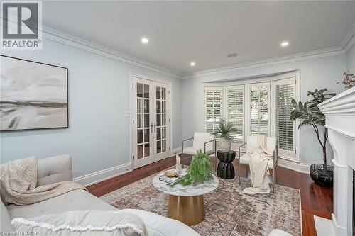 2428 Lakeshore Road, Burlington, ON - Indoor Photo Showing Living Room