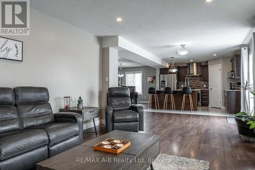 94 Wilson Court, St. Marys, ON - Indoor Photo Showing Living Room