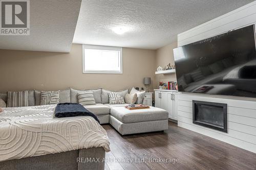 94 Wilson Court, St. Marys, ON - Indoor Photo Showing Living Room