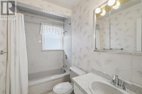 Upstairs Washroom (4 Piece) - 81 Clive Road, Kitchener, ON - Indoor Photo Showing Bathroom