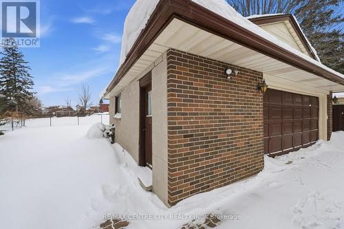 Detached garage with hydro! - 81 Clive Road, Kitchener, ON - Outdoor With Exterior