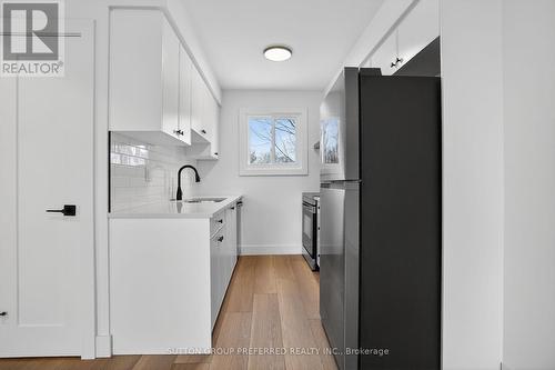 24 - 1600 Culver Drive, London East (East H), ON - Indoor Photo Showing Kitchen