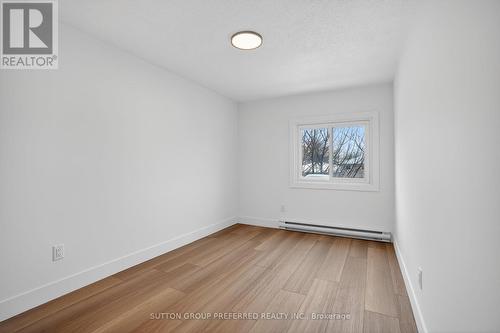 24 - 1600 Culver Drive, London East (East H), ON - Indoor Photo Showing Other Room