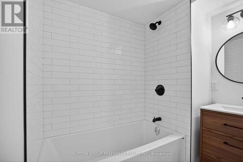 24 - 1600 Culver Drive, London East (East H), ON - Indoor Photo Showing Bathroom