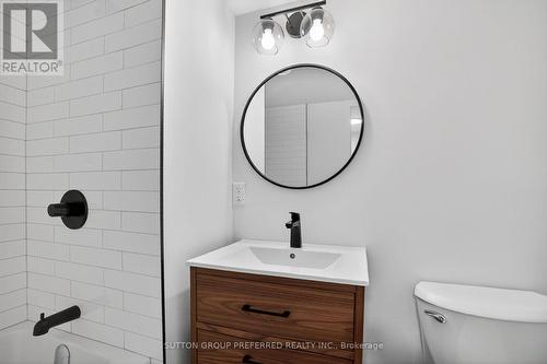 24 - 1600 Culver Drive, London East (East H), ON - Indoor Photo Showing Bathroom