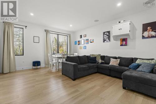 106 Edward Dr, Enfield, NS - Indoor Photo Showing Living Room