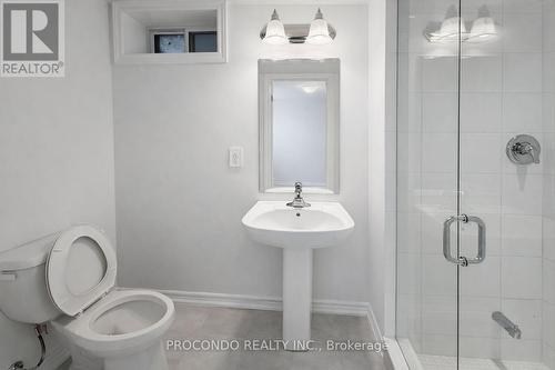 5925 Saigon Street, Mississauga, ON - Indoor Photo Showing Bathroom