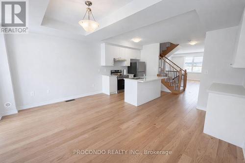 5925 Saigon Street, Mississauga, ON - Indoor Photo Showing Kitchen