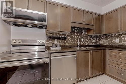 35 Oldfield Drive, Guelph, ON - Indoor Photo Showing Kitchen With Double Sink