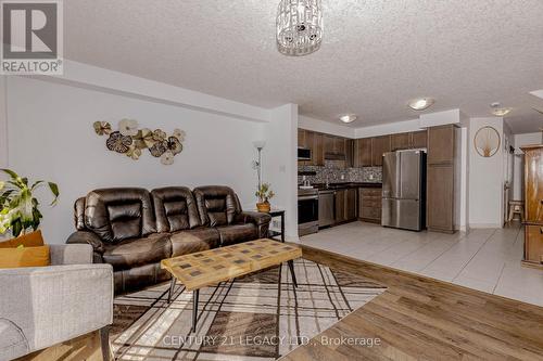 35 Oldfield Drive, Guelph, ON - Indoor Photo Showing Living Room