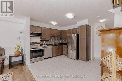 35 Oldfield Drive, Guelph, ON - Indoor Photo Showing Kitchen With Stainless Steel Kitchen